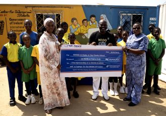 A Air Peace defende a igualdade educacional com apoio histórico à escola KNOSK de 100 nairas por dia